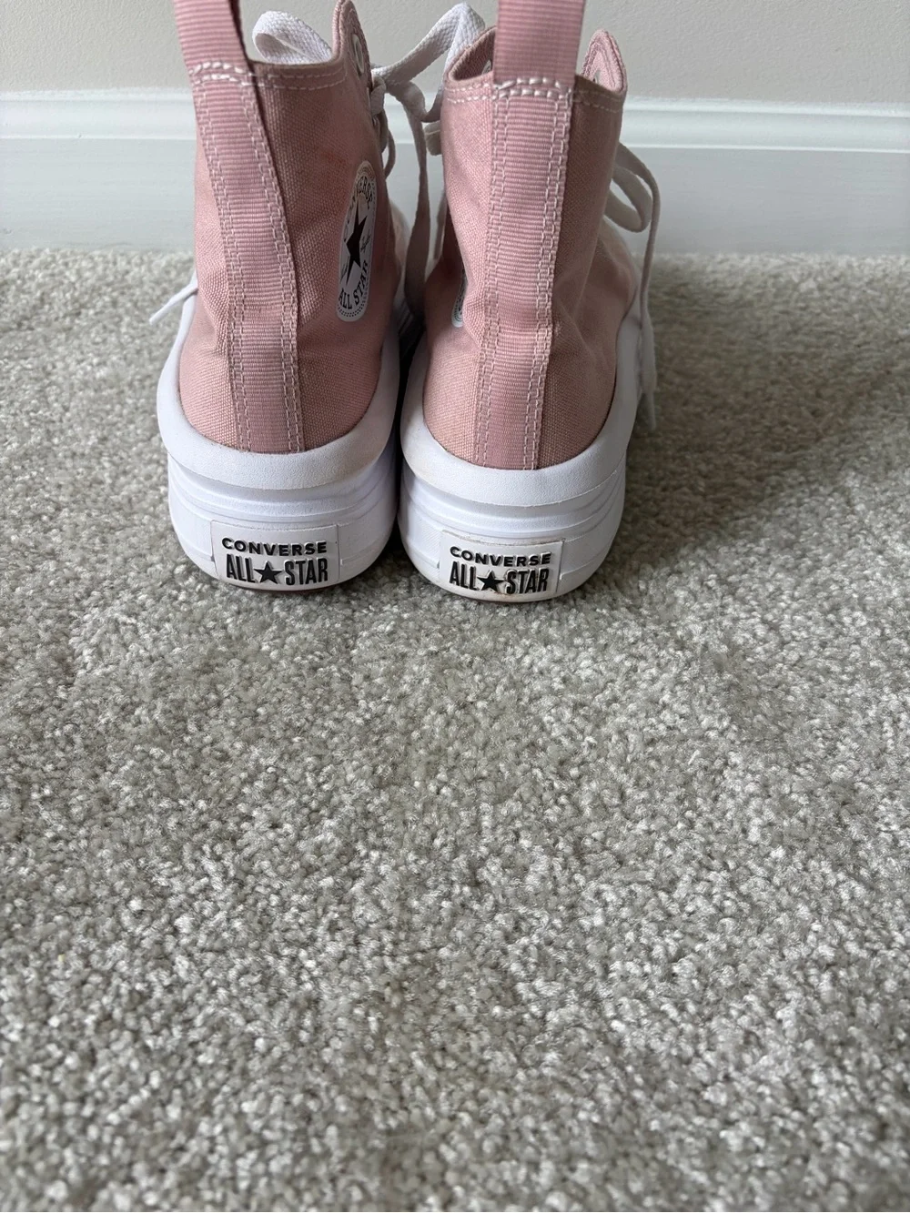 Converse Girls size 5 platform  Chuck Taylor High Top Sneakers - Muave